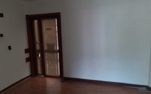 Spațiu comercial central, Lupeni